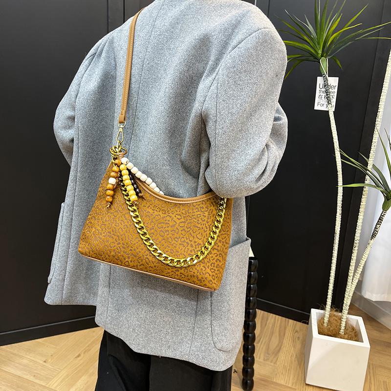 2025 Retro Fashion Chain Women's Shoulder Bag - Versatile, Solid Color, High-End Texture for Commuting & Crossbody Use