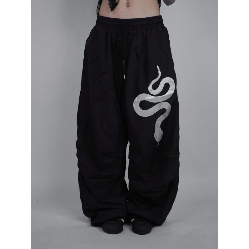 

Уличные серебристые змеиные черные красивые повседневные хип-хоп спортивные быстросохнущие летние тонкие брюки-парашюты женские 2XL чёрный