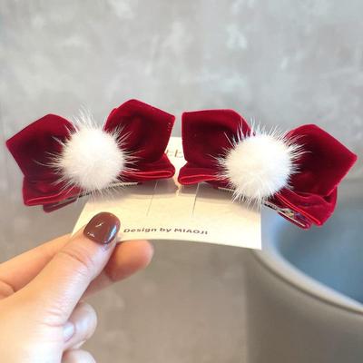 1 Paar Weihnachts-Haarspangen für Mädchen Weinrot Samt-Haarnadel mit Nerzfell-Bommel Elegantes Kinder-Haarschmuck-Jahresgeschenk