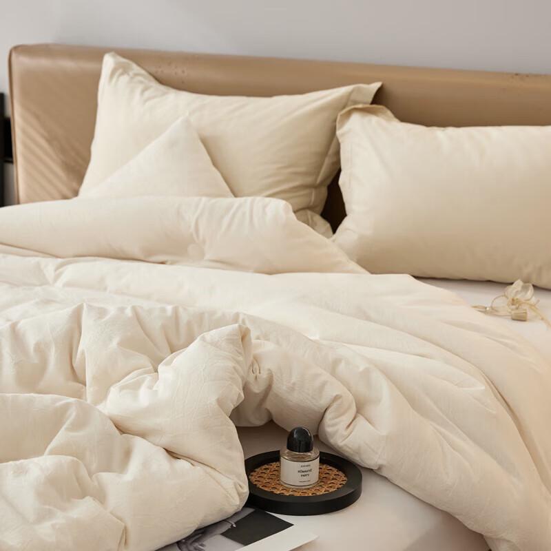 LANGSHA All-Season Polyester Silk Blend Quilt