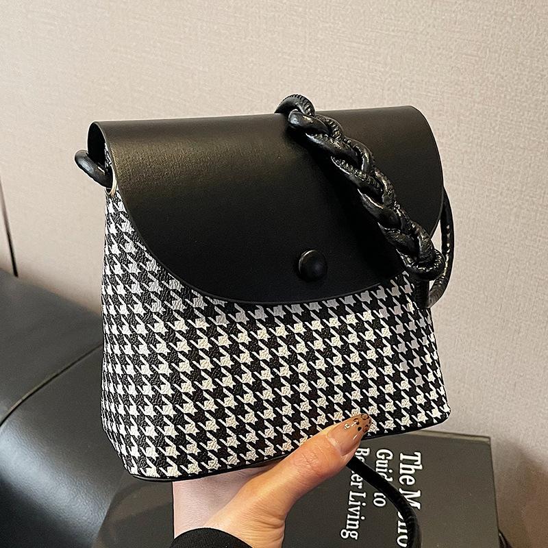 Popular Niche Bags for Women In Autumn and Winter New Textured One-shoulder Crossbody Bag Fashionable Versatile Bucket Bag for Women