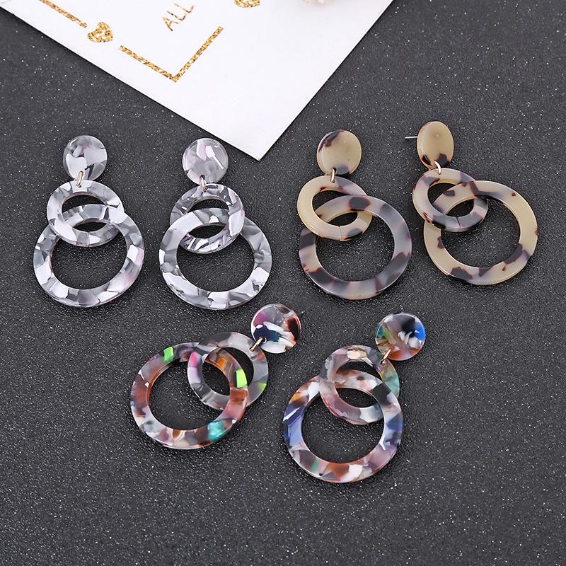 Nouvelles boucles d'oreilles acryliques double cercle imprimé léopard coloré avec boucles d'oreilles de personnalité européenne et américaine exagérée