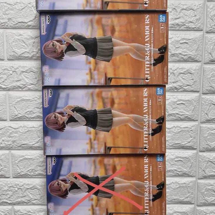 

Я продаю запечатанные фигурки 2,5-мерного искушения