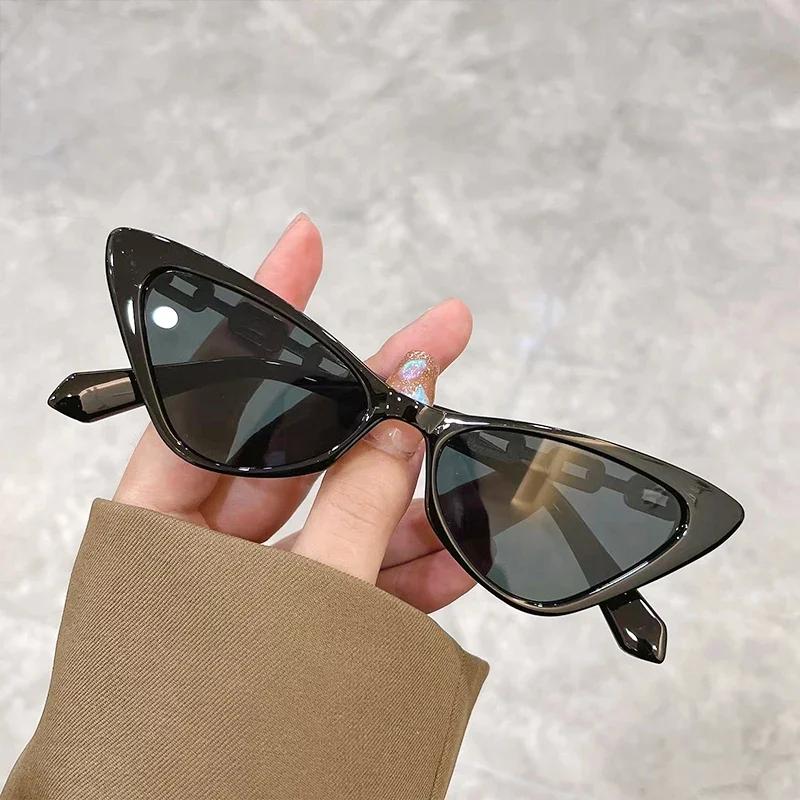 

Classic Cat Eye Sunglasses Women Brand Designer Vintage Small Frame Driving Sun Glasses Female Black White Shades as picture