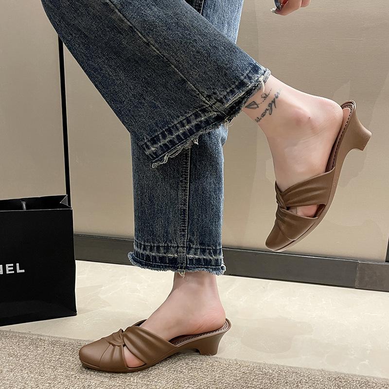 Letní nové dámské pantofle na vysokém podpatku módní dámské špičaté ležérní pantofle studentky plážové pantofle lze nosit venku