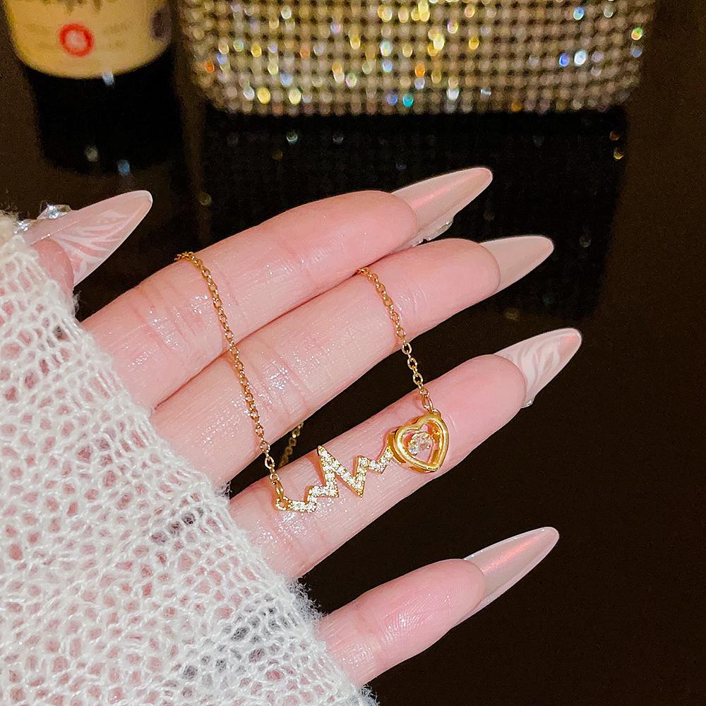 Fashion Light Luxury Titanium Steel Necklace Women'S High-End Pendant Sweet Temperament Collarbone Chain Does Not Fade Accessories