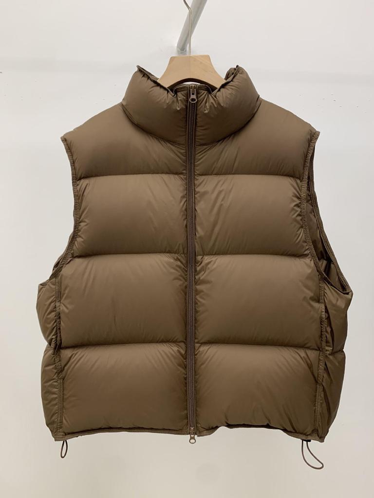 Women's White Duck Down Sleeveless Stand Collar Vest - Korean Style, Versatile, Warm and Thickened for Autumn and Winter.