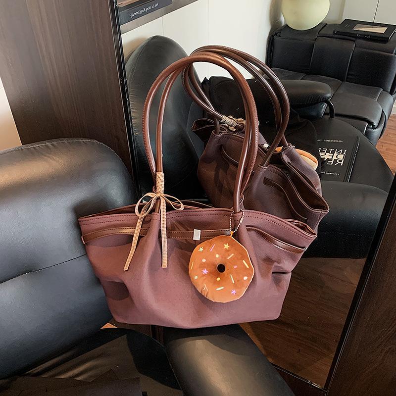 Large Capacity Pleated Bag Women's Autumn and Winter 2025 New Retro Niche Design Shoulder Underarm Bag Commuter Tote Bag