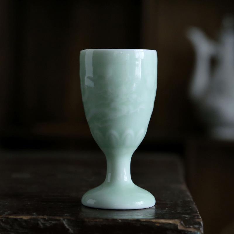 

Blue & White Retro Ceramic Baijiu Shot Glass - High-Footed Tavern Cup for Home Use