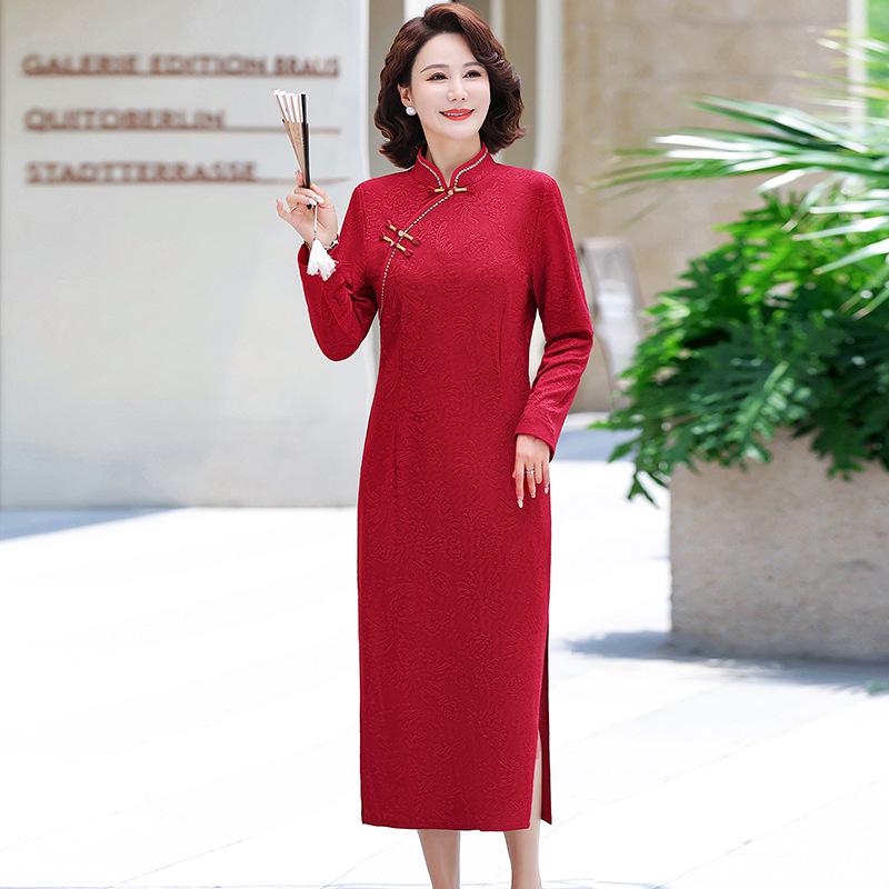 Mom's Autumn Qipao: Elegant Long-Sleeved Dress for Wedding and Banquet