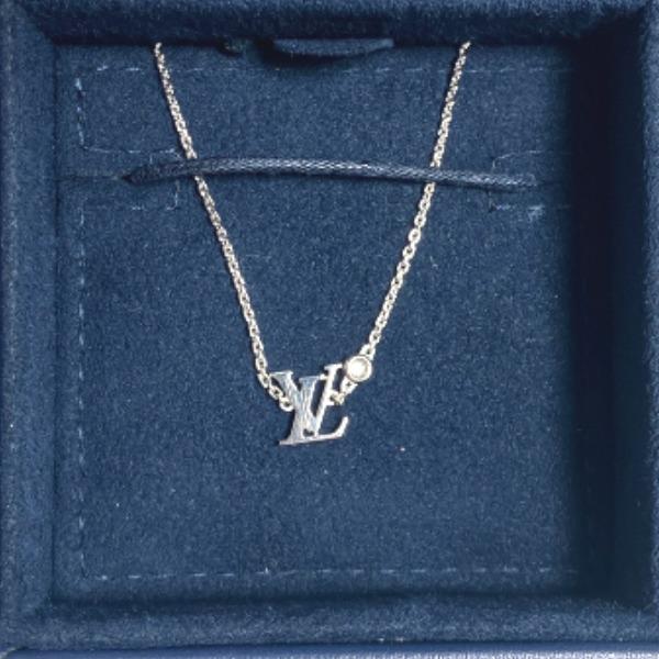 Louis Vuitton White Gold X Diamond Blossom LV Necklace K18  White Gold Q93653 Used