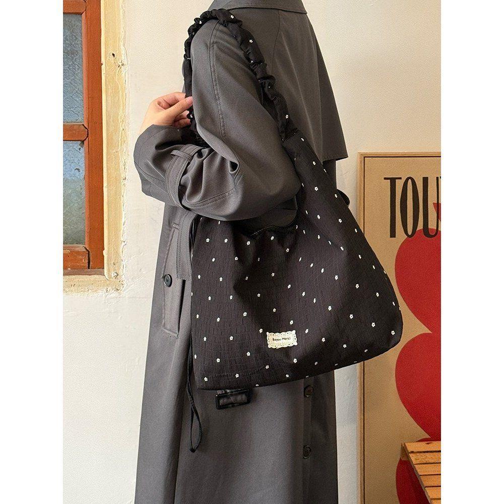 

Large-capacity Single-shoulder Crossbody Bag, Perfect for Commuting and Versatile Cloud-shaped Bag чорний