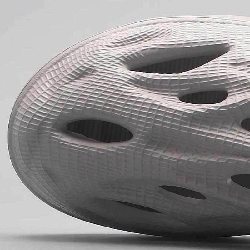 Comwarm 2025 Men Summer Slippers Fashion Hole Clogs Outdoor Beach Sandals Casual Garden Shoes Non-slip Designer Hollow Slippers