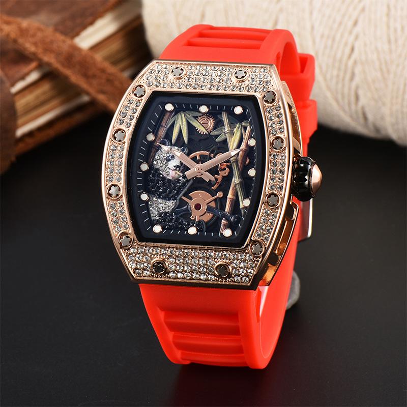 25 New Diamond Quartz Watch Panda Bamboo Hollow Dial Fashion Sports Quartz Watch