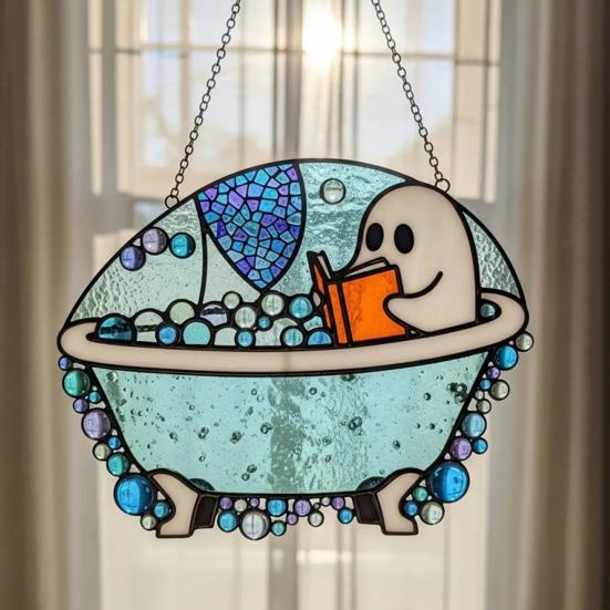 Ozdoby Duch čtenář při koupeli Roztomilý duch ve vaně čtoucí knihu Akrylový lapač slunce Halloweenská koupelna Okenní závěsná dekorace