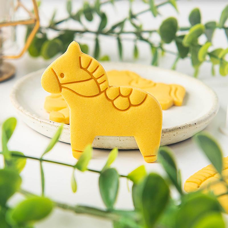 Cartoon Horse Shape Cookie Cutter Diy Biscuits Fondant Embossing Mold 2026 New Year Party Cake Decor Supplies Cookie Baking Tool