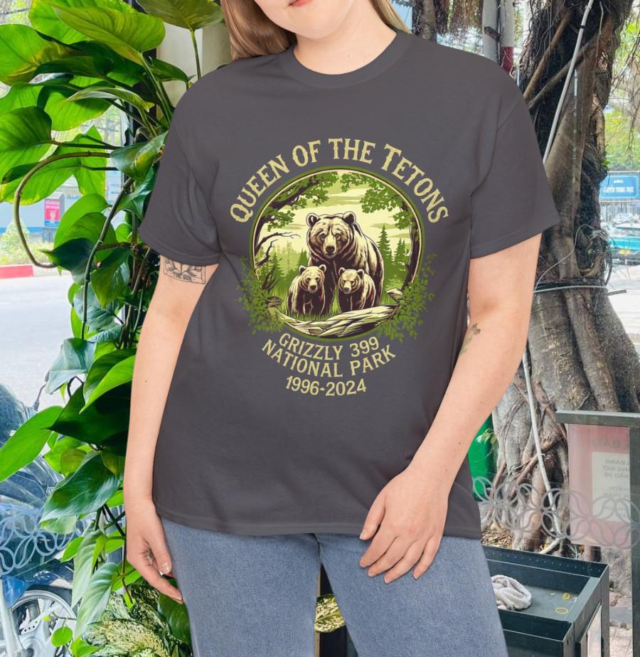 

Queen Of The Tetons Grizzly 399 Wildlife Preserve 1996-2024 T-Shirt S