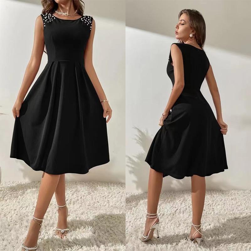 In ganz Europa und Amerika ist das neue figurbetonte ärmellose Prinzessinnenkleid für Damen mit Rundhalsausschnitt und Perlenverzierungen auf Lager.