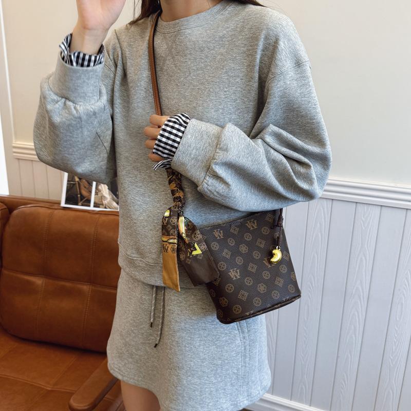 Light luxury retro old flower bucket bag large capacity high-end women's bag fashion light luxury women's shoulder messenger bag