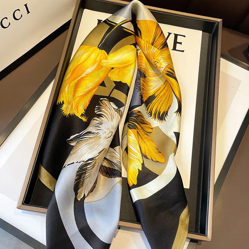 SIYUTANG Longing Square Scarf and Comb Set