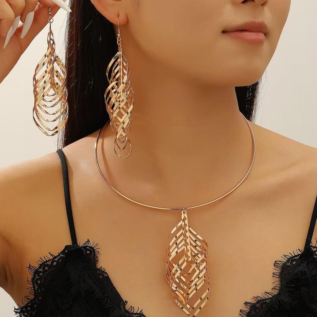 Retro Exaggerated Personality Temperament Spiral Hollow Golden Necklace Earrings Bijouterie Sets For Women