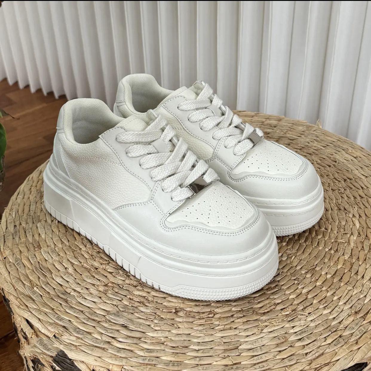 

Xiaobai fat 6cm leather thick baseplate shoes women s small height increase Xiaobai shoes women s pink round head lace-up shows long legs 35