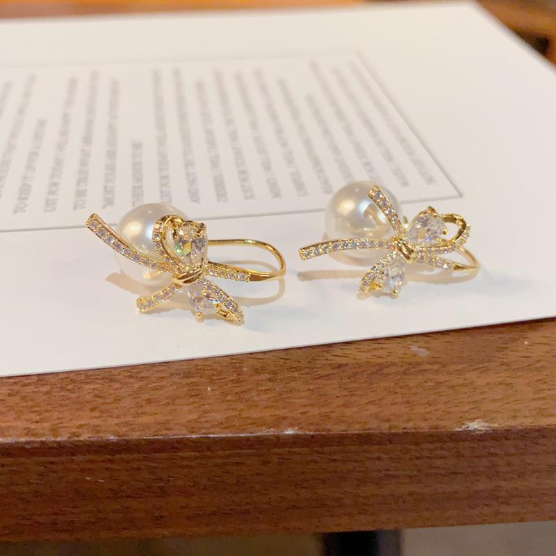 Fashionable Minimalist Bow Earrings