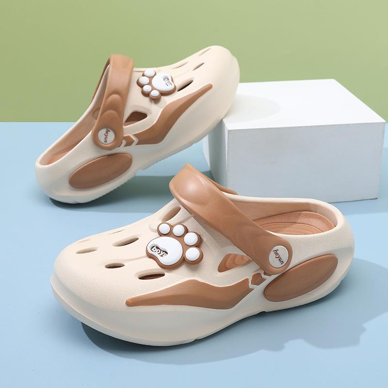 Trendy And Versatile Unisex Eva Hole Shoes For Children Perfect For Summer Beach And Outdoor Activities With Patterns Cartoon