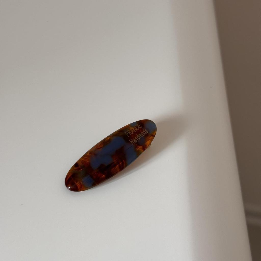 Gold Label Acetate Oval Hair Clip - New Bangs and Side Clip Accessory