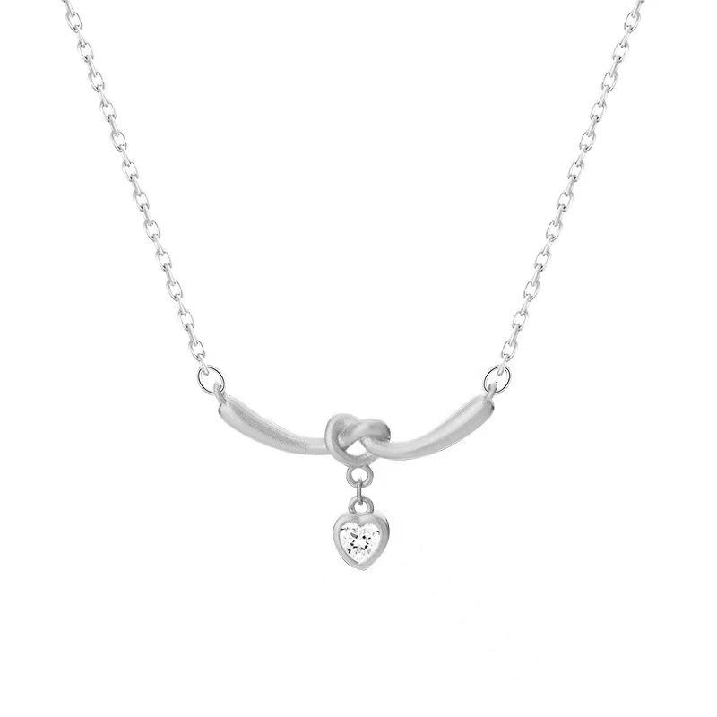 Korean Version Of Girl'S Heart Knotted Love Necklace Female Niche Light Luxury High Sense Hollow Heart-Shaped Clavicle Chain Temperament Neck Chain
