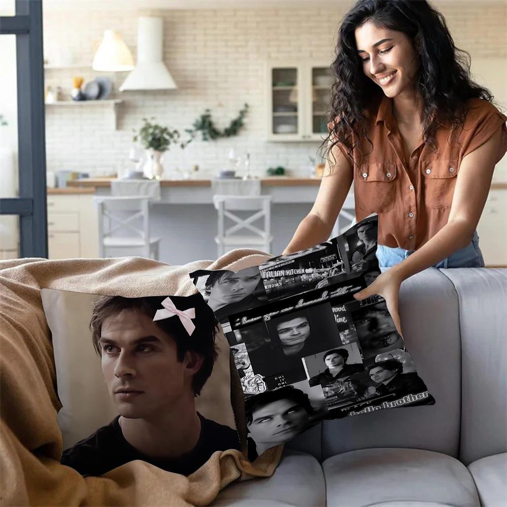 Damon Salvatore The Vampire Diaries Kuddfodral Tecknad Soffa Dekorativt Hem Dubbelsidig Tryck Kort Plysch Söt Kudde