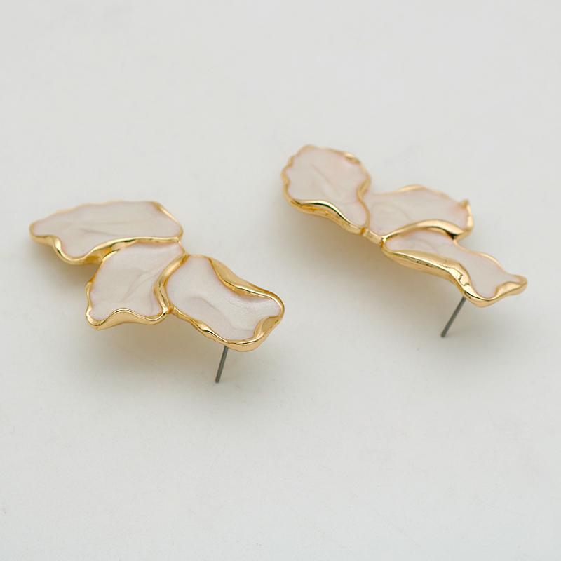 Irregular Metal Cream Petal Post Earrings For Women Heavy Design New Style Fashion Jewelry Party Accessories Gift