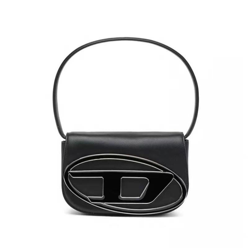 Stylish Silver Small Shoulder Bag For Women With Chic Unique Design And Versatile Appeal