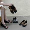 Damen Sommer 2025 neue Design-Sinn Nischen-Taschen-Absatz kneifende Sandalen Damen
