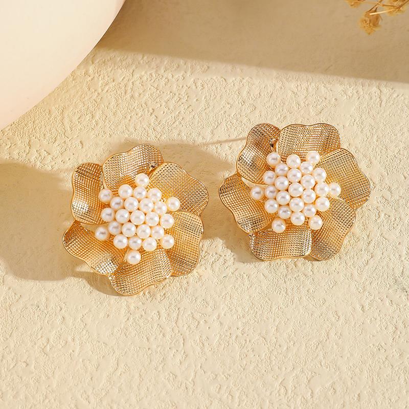 Exaggerated White Imitation Zircon Stud Earrings for Women Vintage Metal Six Petal Flower Temperament Earrings Wedding Zircon