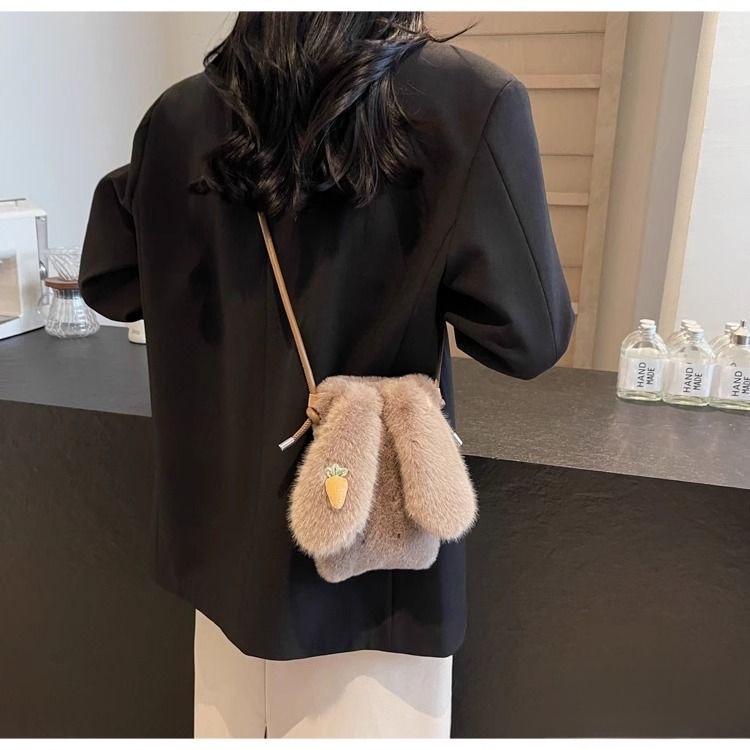 Módní plyšová crossbody taška 2024 - Roztomilý design králíčka, ideální na podzim/zimu