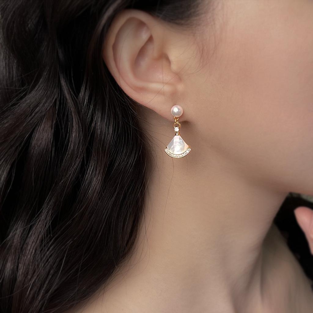 5A Grade Freshwater Pearl Fan-Shaped Mother-of-Pearl Earrings in 18k Gold