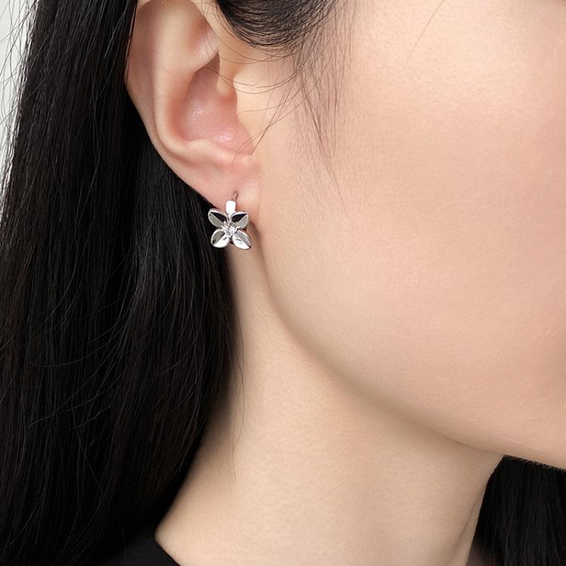 Sweet Flower Earrings Female Retro Fashion Personality Temperament Hundred Matching Plated Ear Buckle Niche Earrings Dainty Earrings Daily Wear