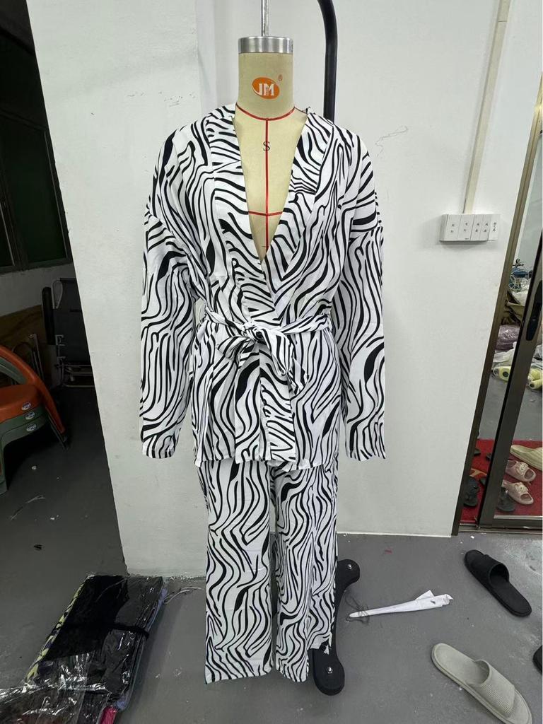 2024 Euro-American Style Autumn/Winter Long Sleeve Stripe Pajama Set - Casual Women's Comfy Pants & Shirt