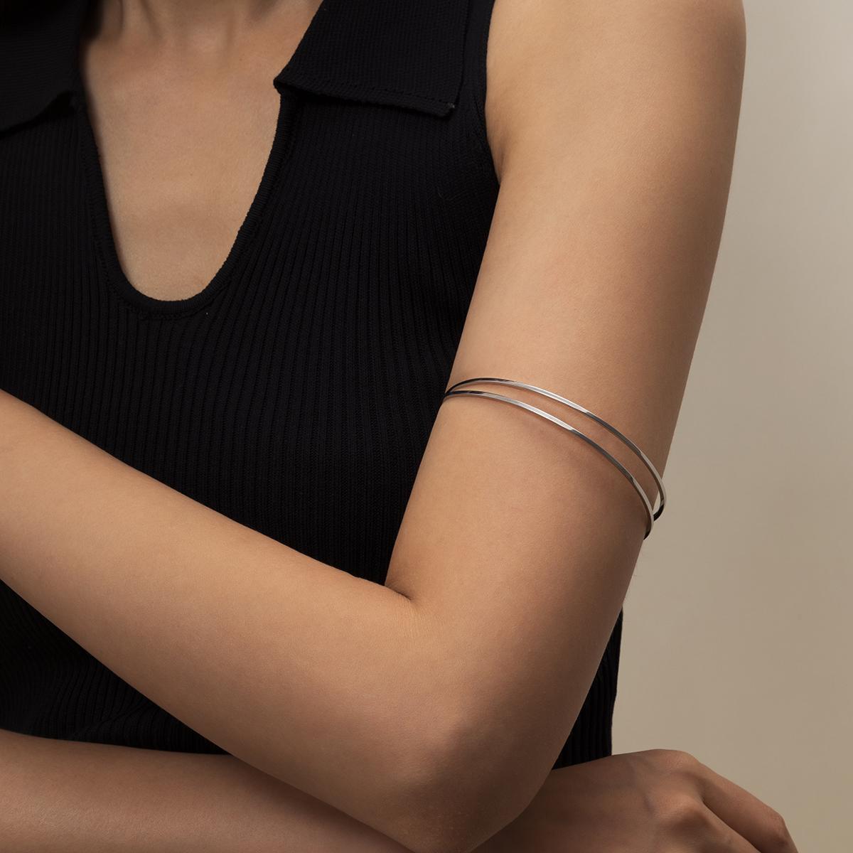 

Ingemark Simple Goth Glossy Gold Color Open Cuff Bangles for Women Vintage C Shape Adjustable Arm Bracelet Grunge Jewelry Gift