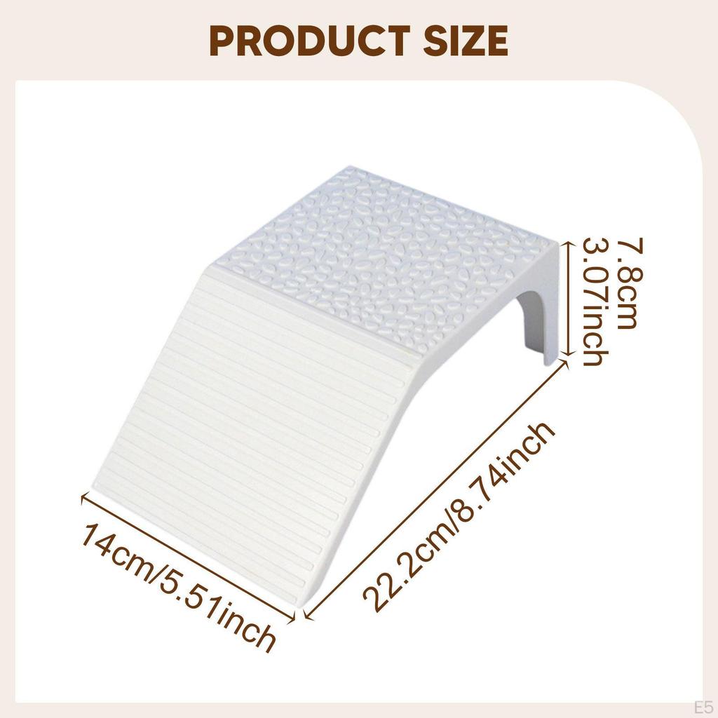 Aquarium Accessory for Turtles Featuring a Climbing Ramp and Basking Zone