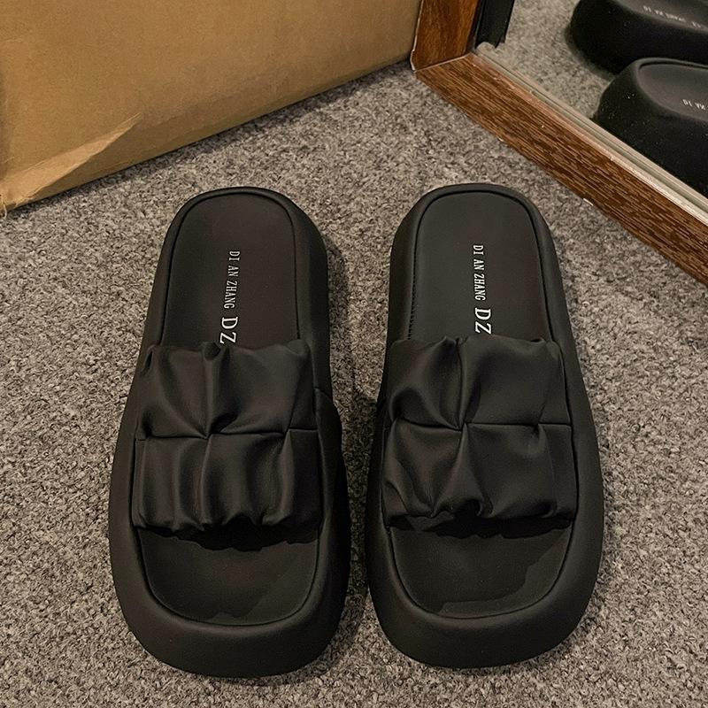 Cool slippers women's summer wear 2025 new thick-soled pregnant women's beach sandals beautiful French evening breeze one-word drag