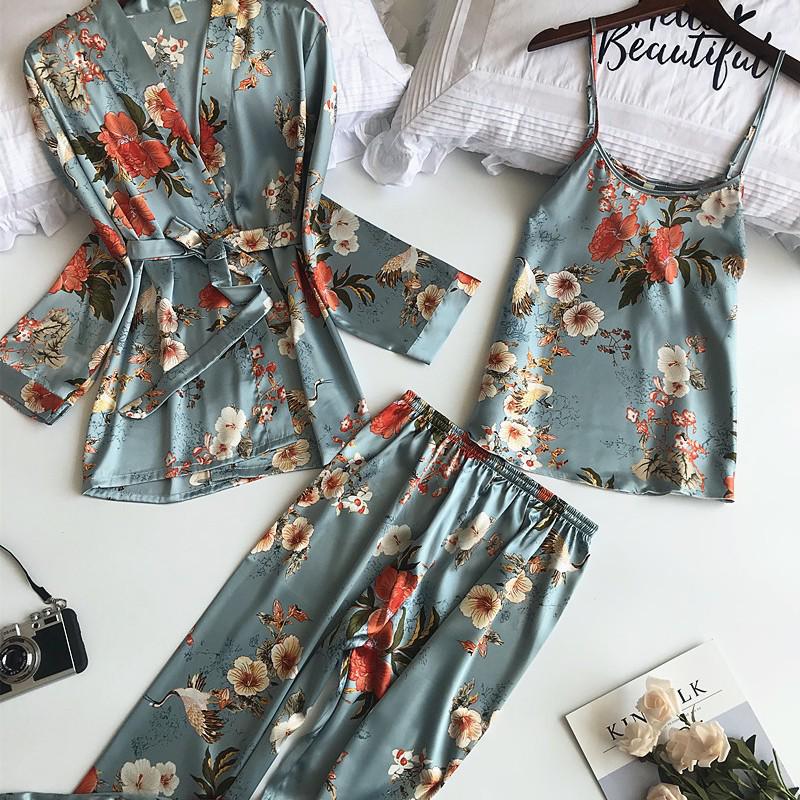 

Европейский и американский цветочный комплект ночной сорочки из трех предметов - Модная пижама на бретелях-спагетти One Size павлин голубой