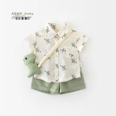 Ensemble deux pièces d'été pour garçon, dessin animé à manches courtes, ensemble petit dinosaure entièrement imprimé pour bébé et tout-petit, poupée à sangle gratuite.