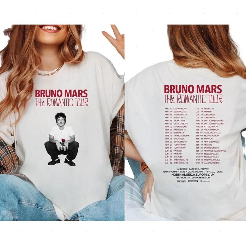

Летняя Мода Рубашка Bruno Mars Романтический Тур, Ретро Поп Концерт 2026 Футболка, Унисекс Подарок Музыкальному Фанату Хип-Хоп Уличная Одежда Оверсайз Футболка 4XL