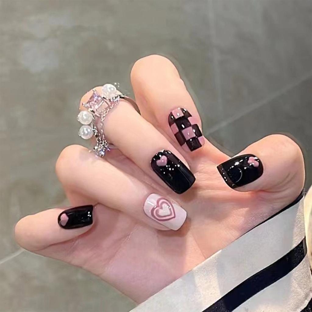Women Fake Nails with Loving Heart Pattern Easy To Remove Fake Nails for Professional Salon Daily Use