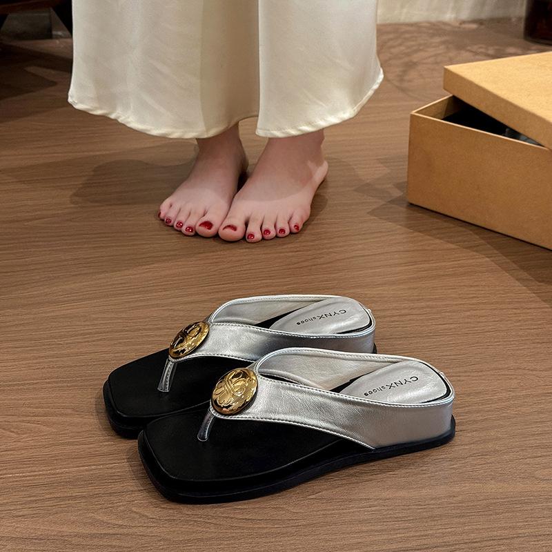 French heightening metal round buckle toe flip-flops shoes for women to wear in summer, super fire is not tired, foot slope heel cool slippers for