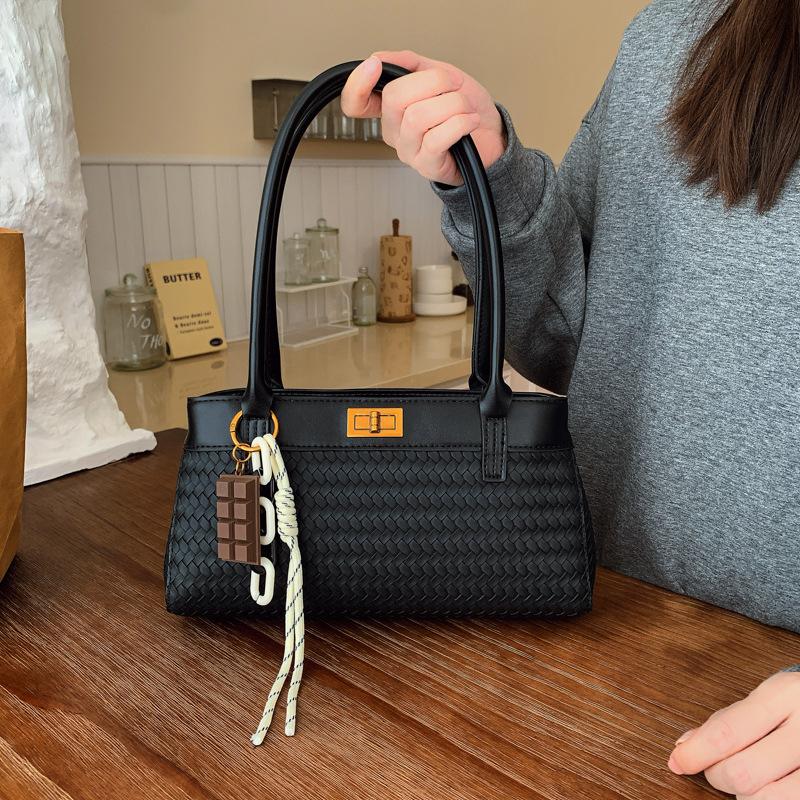 Woven handbag bag women's 2025 autumn and winter new trendy fashion shoulder messenger bag retro commuter armpit bag