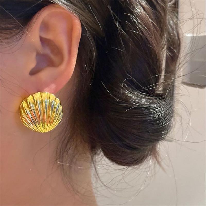 Vintage Metal Shell Stud Earrings for Women Punk Silver Texture Geometric Irregular Ear Buckle Jewelry Party Gift
