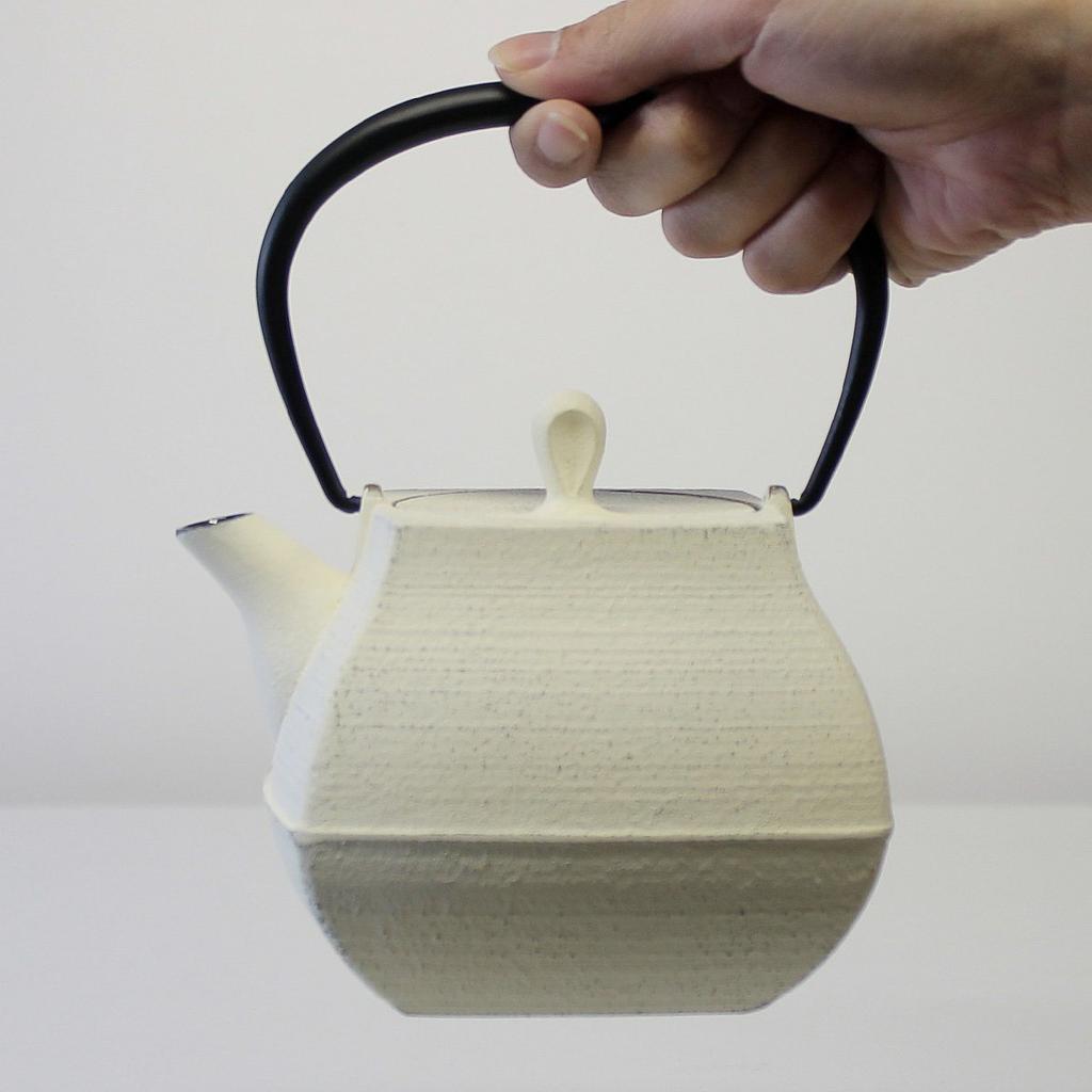 Nanbu Tekki Ichichudo Teapot Sekitei Premium Ivory Teapot 0.7L W15.5xD12.5xH17.5(cm)